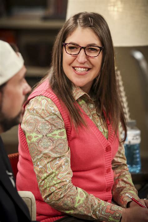 Mayim Bialik fires back at fan's comment about her body