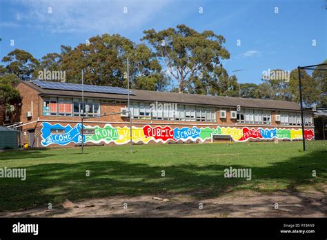 Mona vale school hi-res stock photography and images - Alamy