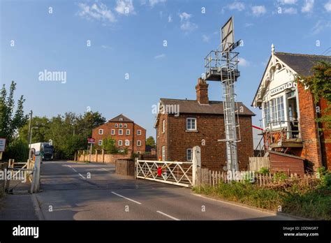 The level crossing beside Heckington railway station, Heckington, Lincs, UK Stock Photo - Alamy