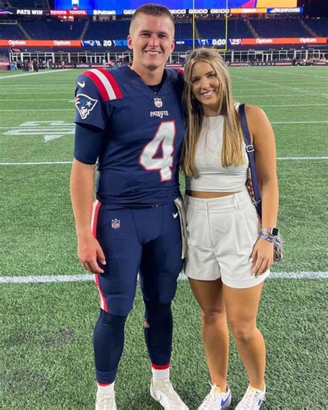 Bailey Zappe's girlfriend, Hannah Lewis, celebrates Patriots debut