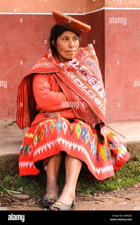 Peruvian clothing hi-res stock photography and images - Alamy