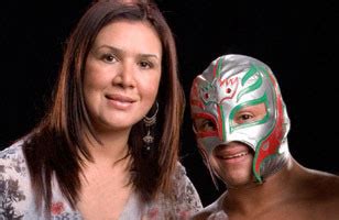 Wwe Wrestlers Profile: Superstar Rey Mysterio With His Family Photos ...