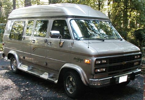 File:Chevrolet-conversion-van.jpg - Wikimedia Commons