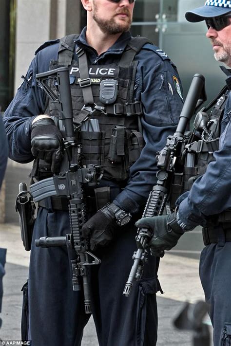 50 Elite NSW officers will carry M4 semi-automatic rifles | Daily Mail Online