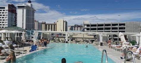 The pool at the Downtown Grand Hotel, Las Vegas - Picture of Downtown Grand, an Ascend ...