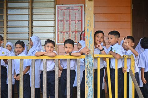 242,607 pelajar sekolah rendah, menengah mulakan sesi persekolahan di Terengganu - Utusan Malaysia