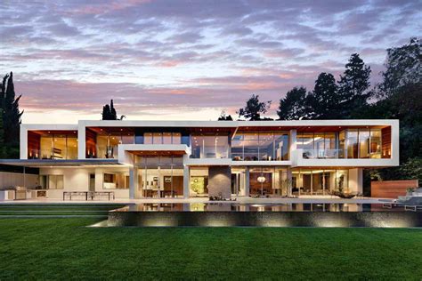 Ultramodern Hillside Los Angeles Jet-Set Estate