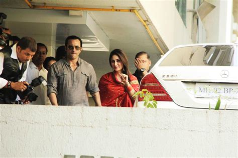 Saif Ali Khan with Kareena Kapoor snapped on their wedding day at ...