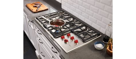 Wolf 36" Professional Gas Cooktop - 5 Burners (CG365P/S)