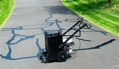 5 Benefits of Using Asphalt Crack-Filling Equipment