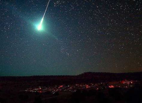 SILENT OBSERVER: Meteor 'Fireball' Lights Up Sky Across UK