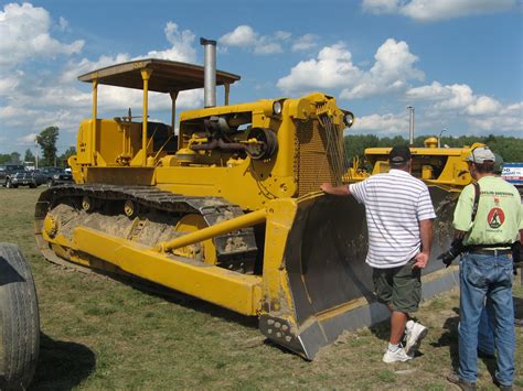 Caterpillar D9 Bulldozer | Heavy equipment, Caterpillar equipment, Big tractors