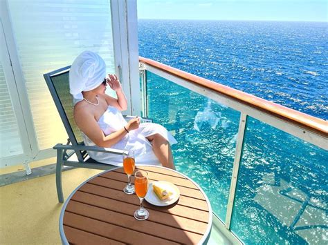 Breakfast with an Ocean View | Cruise Outfits