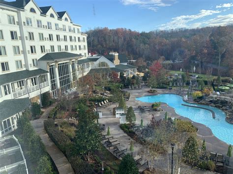 Reasons to Stay At the Dollywood DreamMore Resort - Through Heather's Looking Glass