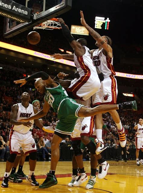 Dwyane Wade Dunking On Varejao