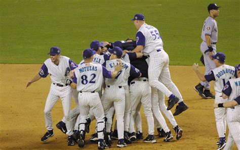 Diamondbacks win the 2001 World Series - Sports Illustrated Vault | SI.com