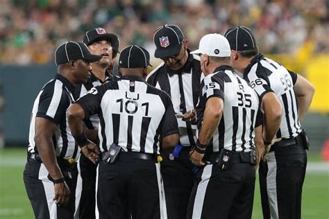 What is the average salary of an NFL head referee?