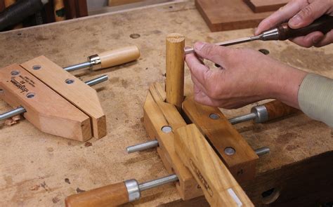 How to Use a Handscrew Clamp Like a Pro - Lee Valley Tools