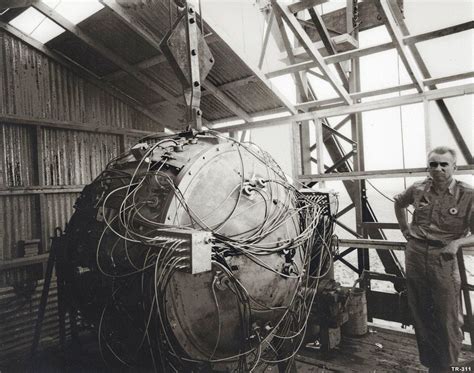 Here's a photo of the world's first atomic bomb - Business Insider