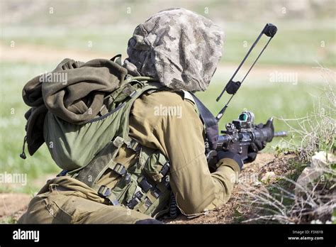 Israeli soldier training Stock Photo - Alamy