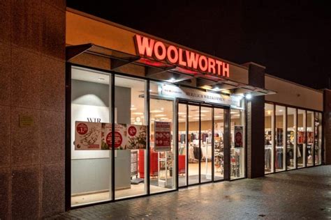 A Brief History of the Woolworth Department Store - Rethink Beautiful