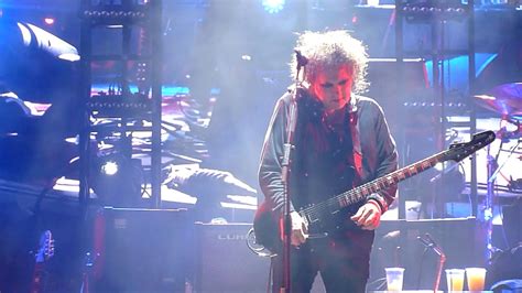 The Cure - Lovesong (live in Athens 2019) - YouTube