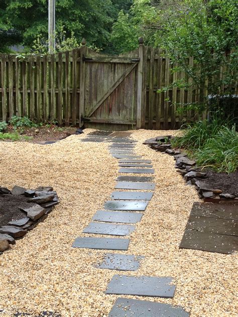 Pea gravel and slate path | Landscaping with rocks, Front yard landscaping, Gravel landscaping