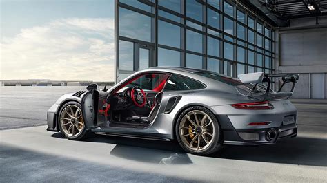 Here are the Top 5 reasons you'll love the Porsche 911 GT2 RS