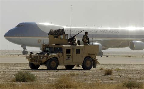 File:Air Force One in Irak in 2007.jpg - Wikimedia Commons