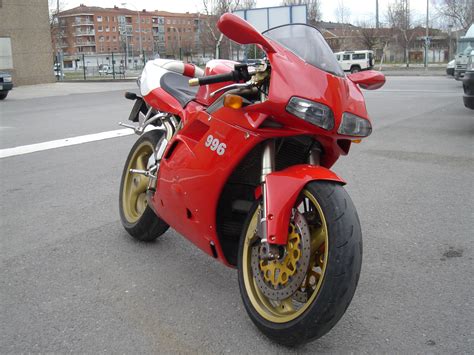 DUCATI 996 - Review and photos