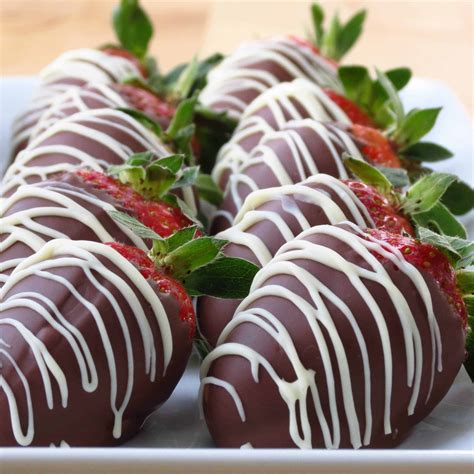 Valentine's Day Chocolate Covered Strawberries - Joyous Apron