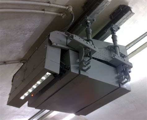 File:London underground video projector.jpg - Wikimedia Commons