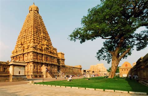 Smarthistory – Rajarajesvara temple, Tanjavur