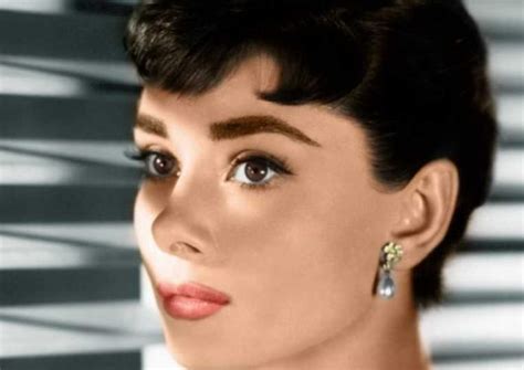 How to Get Perfect Audrey Hepburn Eyebrows!