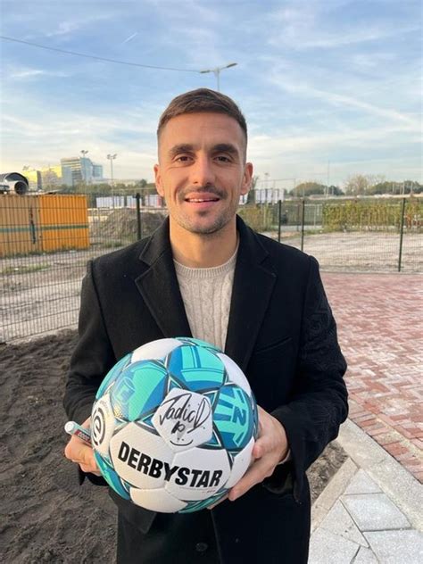 Eredivisie 2022/23 - Dusan Tadic - Hand signed ball + COA - Catawiki