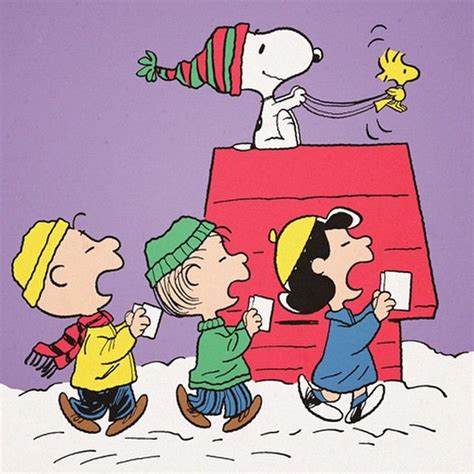 Snoopy And The Peanuts GangさんはInstagramを利用しています:「Christmas songs. ️🎶🎄」 | Snoopy, Charlie brown ...