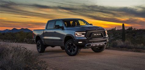 2019 RAM 1500 REBEL CREW CAB 4x4 5.7L V8 - Dodge Praha