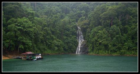 boathouse tasik kenyir waterfall | Sharing its border with K… | Flickr