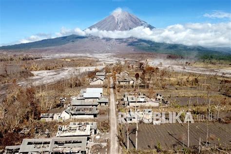 Total Korban Meninggal Dunia Erupsi Semeru Jadi 48 Jiwa | Republika Online