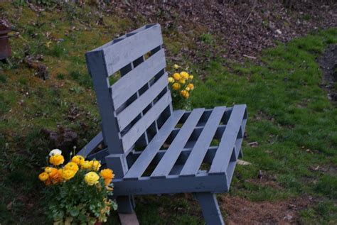 Make Awesome Recycled Pallets Furniture for Your Garden Today!