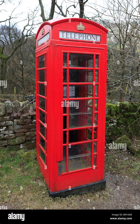 Red phone box in edale village hi-res stock photography and images - Alamy