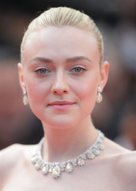 Dakota Fanning’s Iconic Red Carpet Moments: Cannes, Golden Globes, and ...