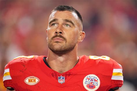 Travis Kelce goes viral for bizarre game behavior - ReportWire