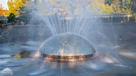 Hot summer days at the International Fountain, Seattle