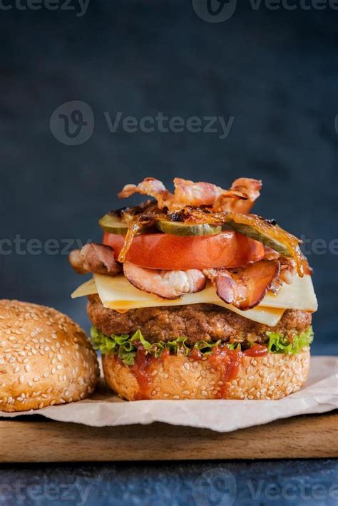 Beef burger and bacon 23032158 Stock Photo at Vecteezy