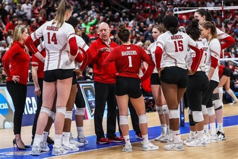 Wisconsin volleyball coach Kelly Sheffield earned $100k bonus for ...