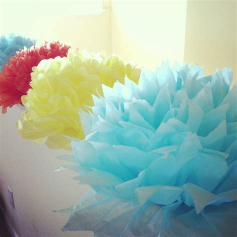 Tutorial- How To Make DIY Giant Tissue Paper Flowers - Hello Creative Family