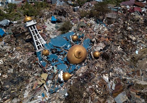 Indonesia Tsunami Death Toll Climbs Above 800 - The New York Times