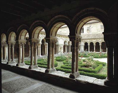 Cloister | architecture | Britannica.com