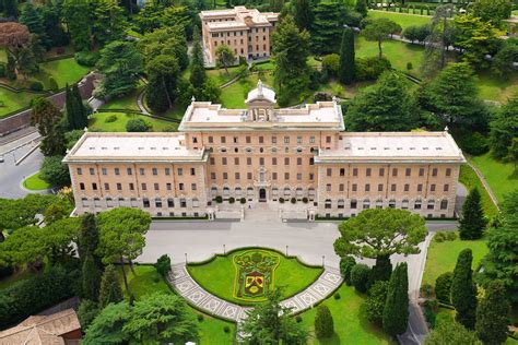 THE SPLENDOR OF THE VATICAN GARDENS - Vatican Museum Tour